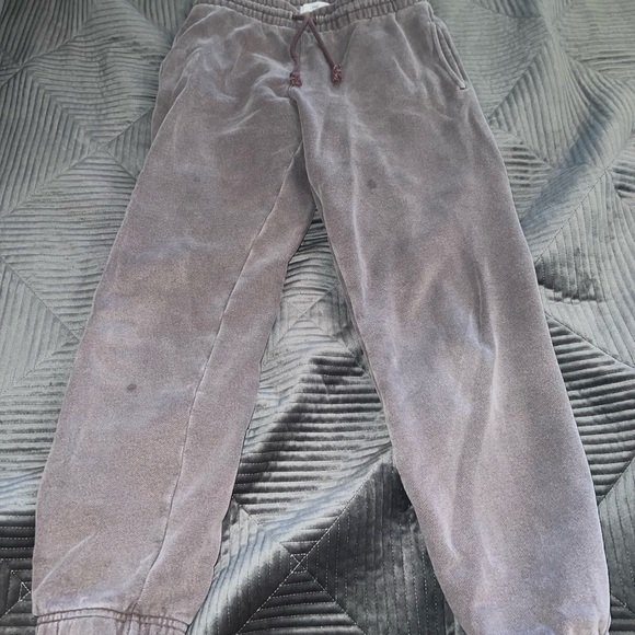 Aritzia Cocoa brown set
Hoodie: XS
Sweatpants: XXS
$70 - Flaws shown in photos - Picture 4 of 6